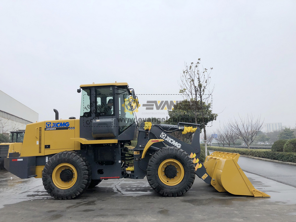 Ecuador - 2 Units XCMG XC870K Backhoe Loaders & 1 XCMG LW300KN Wheel Loader