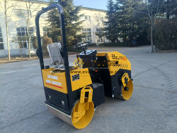LUTONG LTC301 Road Roller