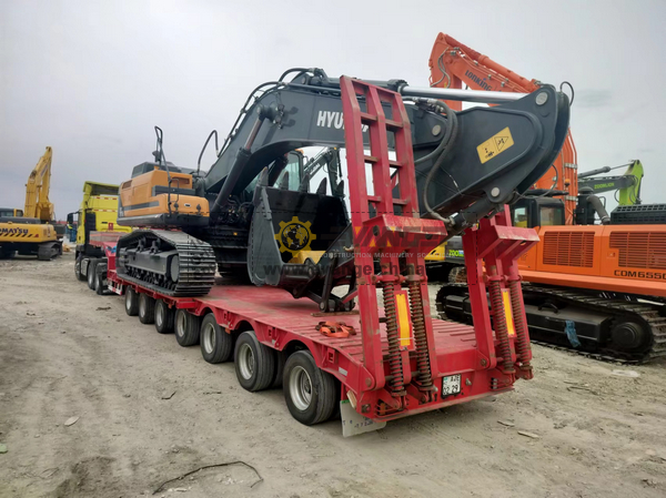 HYUNDAI HX375L Excavator