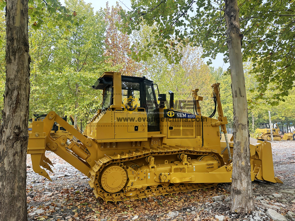 SEM SEM822D Bulldozer