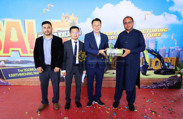 Over 30 Million Orders Won! ZOOMLION Earthmoving Machinery Hits the UAE