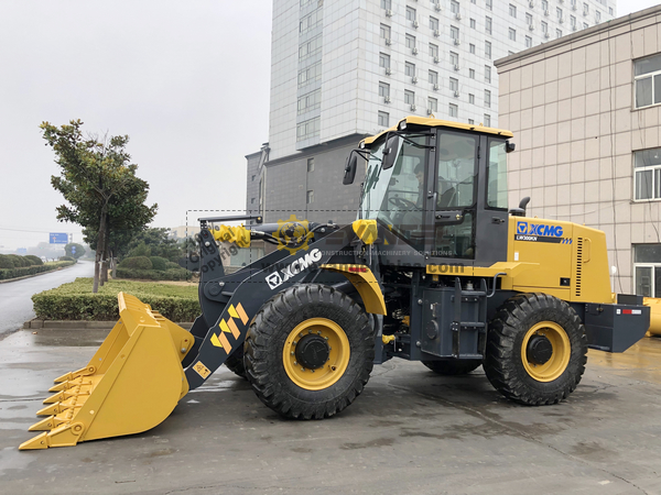 Ecuador - 2 Units XCMG XC870K Backhoe Loaders & 1 XCMG LW300KN Wheel Loader