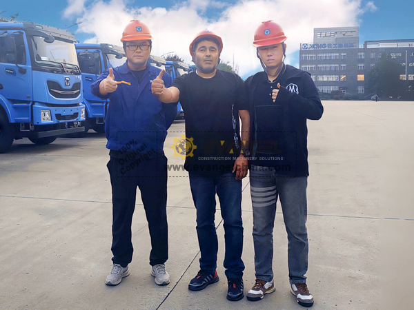 Mexican Client Visited XCMG Factory
