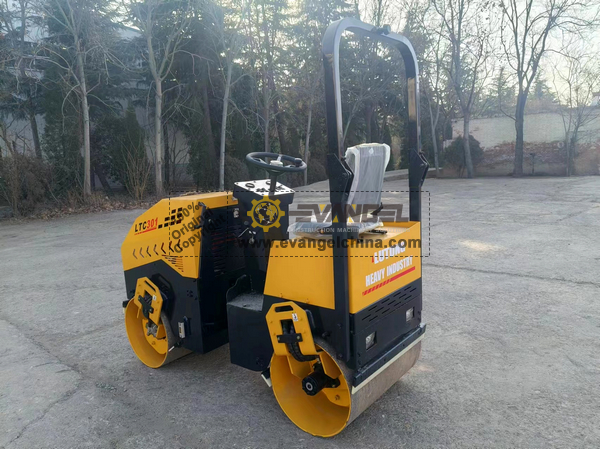LUTONG LTC301 Road Roller