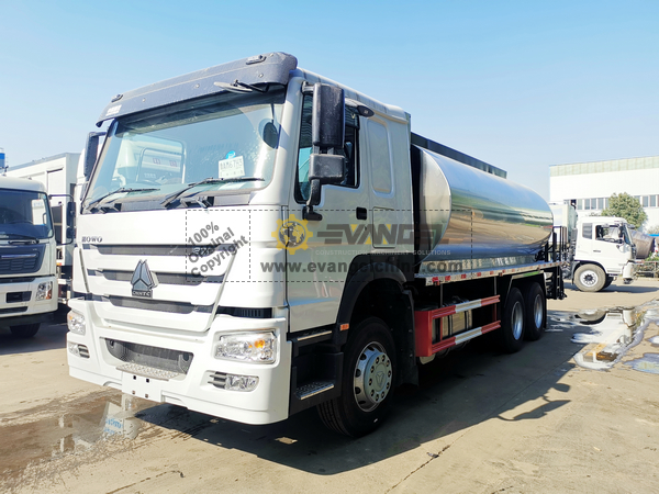 PNG - 1 Unit CLW CLW5250GLQZ Asphalt Distributor Truck