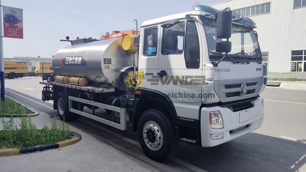 Algeria - 1 Unit SHACMAN Sprinkler & 1 XCMG Asphalt Distributor XLS803