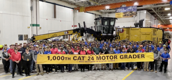 Congrats! The 1000th Cat® 24 Grader Delivered to Customer