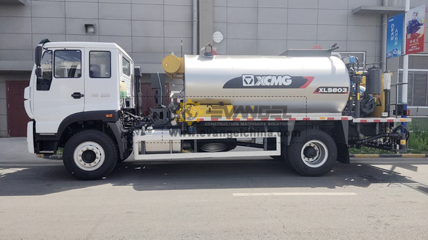 Algeria - 1 Unit SHACMAN Sprinkler & 1 XCMG Asphalt Distributor XLS803